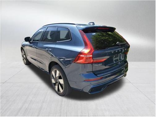 2024 Volvo XC60 Recharge Plug-In Hybrid T8 Plus Dark Theme