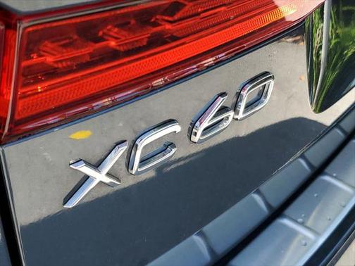 2024 Volvo XC60 Recharge Plug-In Hybrid T8 Plus Dark Theme