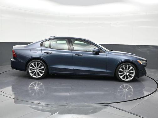 2020 Volvo S60 T6 Momentum