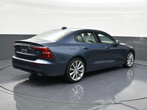 2020 Volvo S60 T6 Momentum