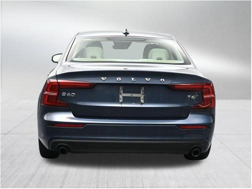 2020 Volvo S60 T6 Momentum