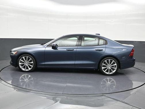 2020 Volvo S60 T6 Momentum