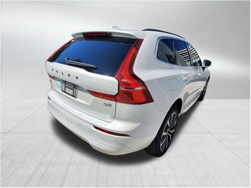 2022 Volvo XC60 B5 Momentum