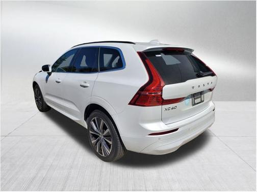 2022 Volvo XC60 B5 Momentum