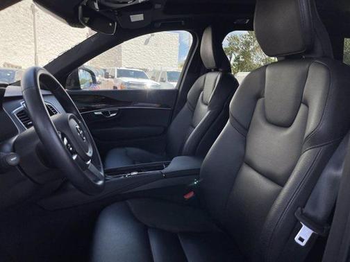 2019 Volvo XC90 T5 Momentum