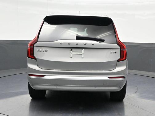 2025 Volvo XC90 B5 Plus