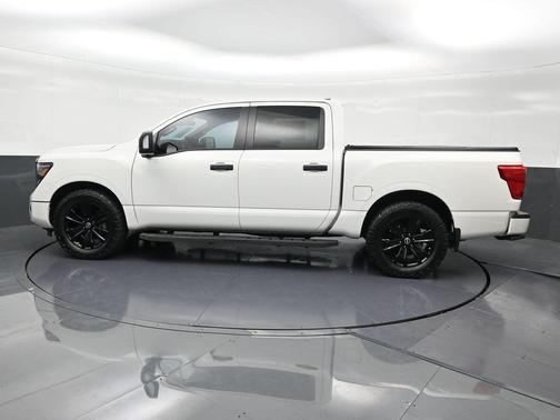 2023 Nissan Titan SV