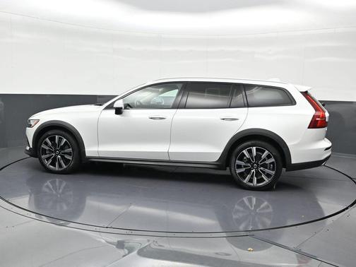 2022 Volvo V60 Cross Country T5