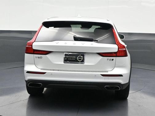 2022 Volvo V60 Cross Country T5