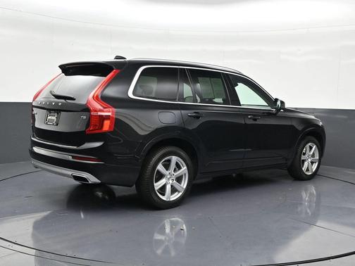 2021 Volvo XC90 T5 Momentum
