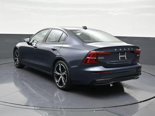2023 Volvo S60 B5 Core Dark Theme