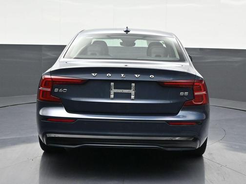 2023 Volvo S60 B5 Core Dark Theme