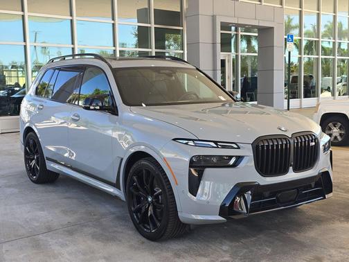 2023 BMW X7 M60i
