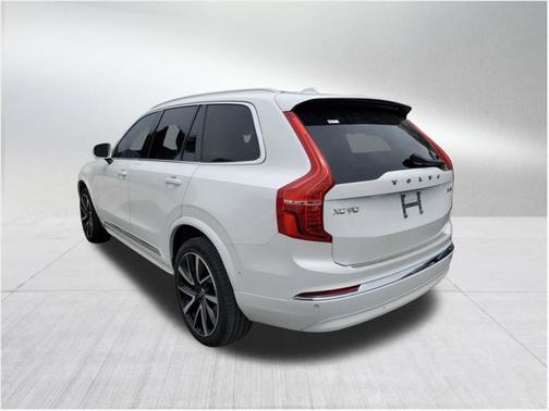 2024 Volvo XC90 B6 Plus Bright Theme
