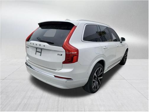 2024 Volvo XC90 B6 Plus Bright Theme