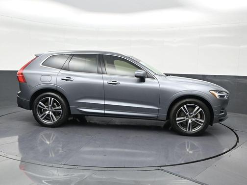 2019 Volvo XC60 Recharge Plug-In Hybrid T8 Momentum