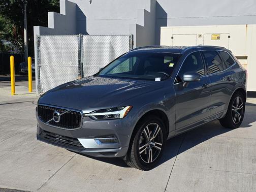 2019 Volvo XC60 Recharge Plug-In Hybrid T8 Momentum