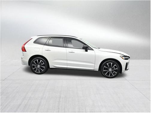 Crystal White 2024 Volvo XC60 B5 Plus Dark Theme