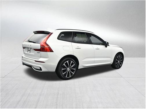 Crystal White 2024 Volvo XC60 B5 Plus Dark Theme