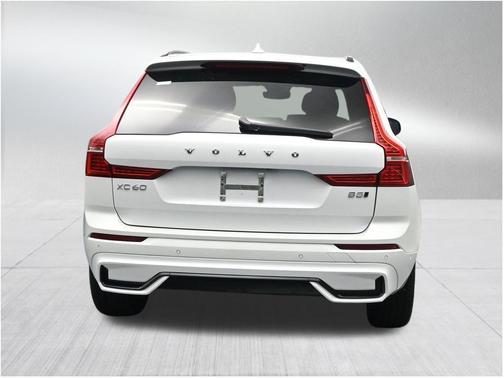 Crystal White 2024 Volvo XC60 B5 Plus Dark Theme