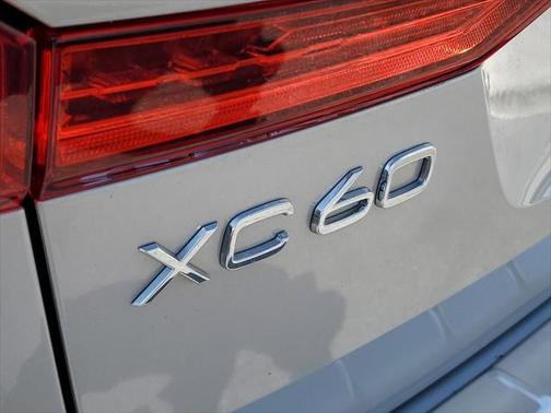 2022 Volvo XC60 B5 Inscription