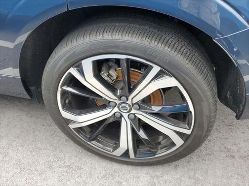 2023 Volvo XC60 B5 Ultimate Dark Theme