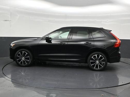 Onyx Black Metallic 2024 Volvo XC60 B5 Plus Dark Theme