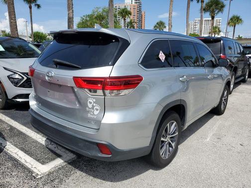 2017 Toyota Highlander SE