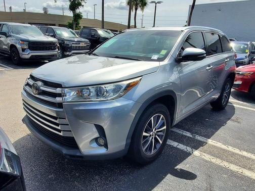 2017 Toyota Highlander SE