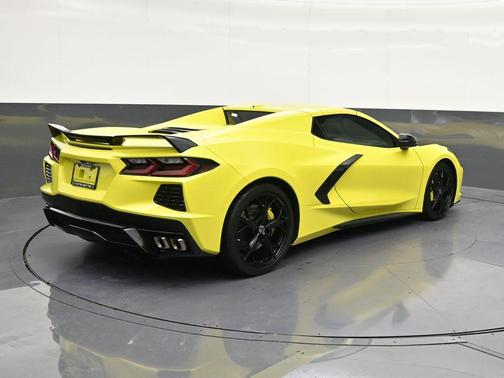 Yellow Metallic 2022 Chevrolet Corvette Stingray w/2LT