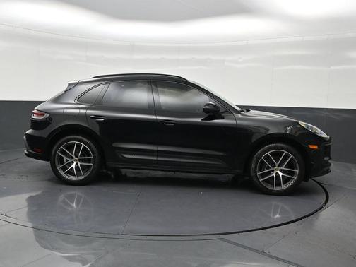 Black 2022 Porsche Macan Macan
