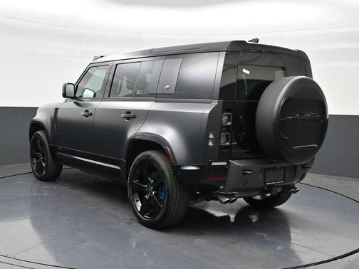 Silicon Silver Premium Metallic 2022 Land Rover Defender Carpathian Edition