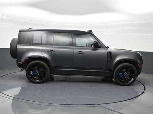 Silicon Silver Premium Metallic 2022 Land Rover Defender Carpathian Edition