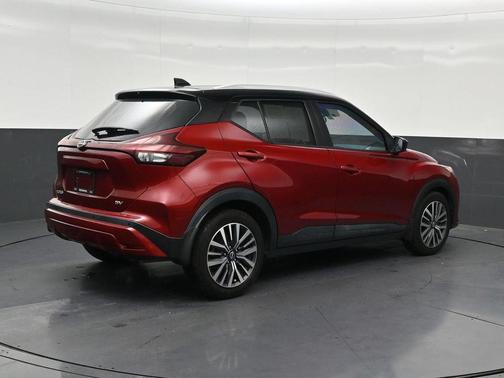 Super Black 2022 Nissan Kicks SV