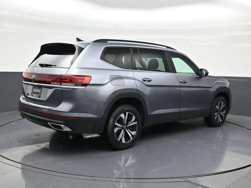 Platinum Gray Metallic 2024 Volkswagen Atlas 2.0T SE