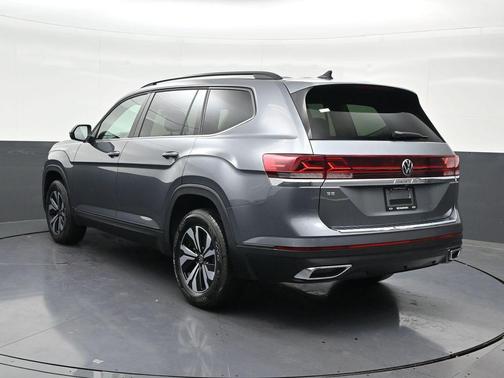 Platinum Gray Metallic 2024 Volkswagen Atlas 2.0T SE