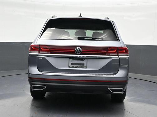 Platinum Gray Metallic 2024 Volkswagen Atlas 2.0T SE