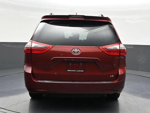 2020 Toyota Sienna LE