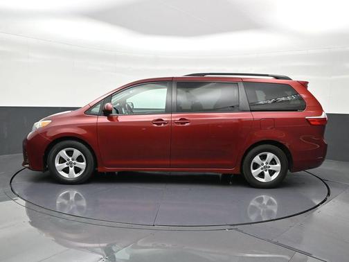 2020 Toyota Sienna LE