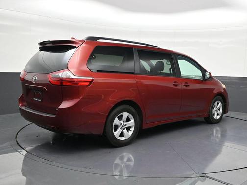 2020 Toyota Sienna LE
