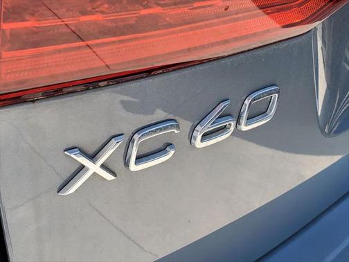 2022 Volvo XC60 B6 Inscription