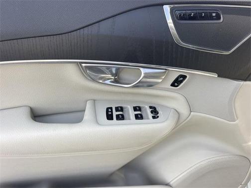 2020 Volvo XC90 T5 Momentum