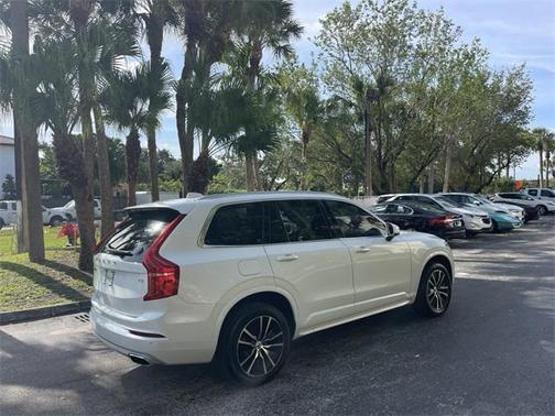 2020 Volvo XC90 T5 Momentum