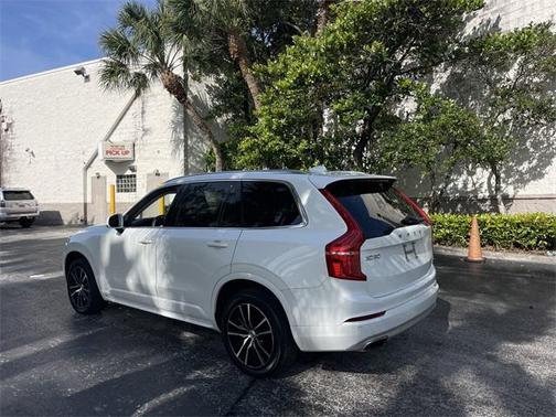 2020 Volvo XC90 T5 Momentum