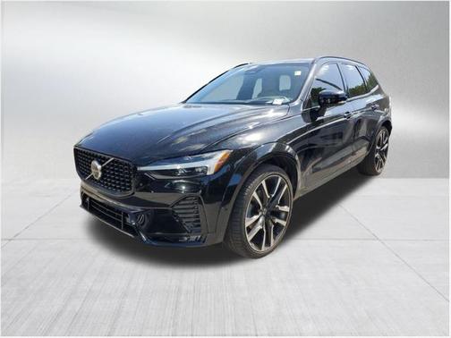 2023 Volvo XC60 B5 Ultimate Dark Theme