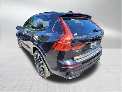 2023 Volvo XC60 B5 Ultimate Dark Theme