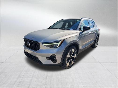 2023 Volvo XC40 B5 Plus Dark Theme