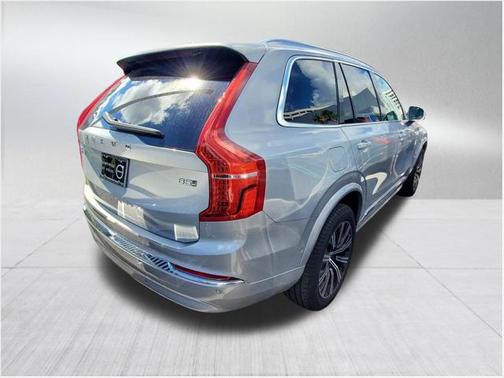 2024 Volvo XC90 B5 Plus