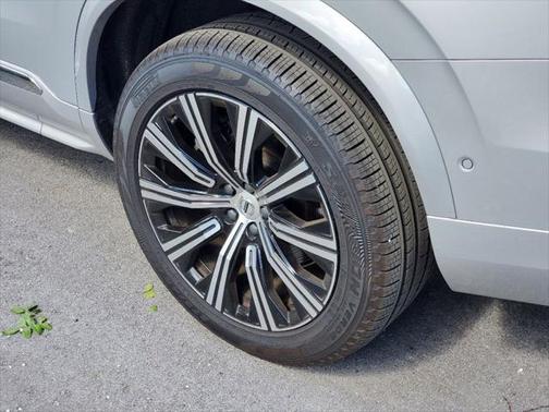 2024 Volvo XC90 B5 Plus