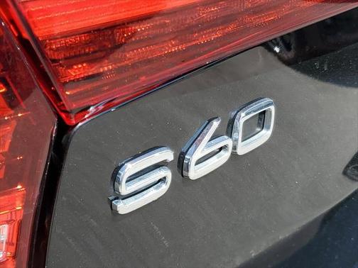 2022 Volvo S60 T5 Momentum